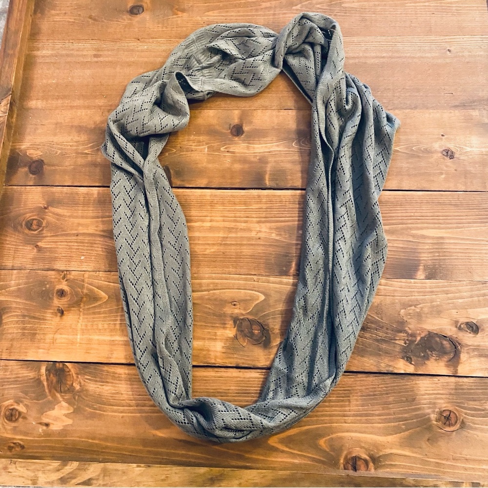 Green infinity scarf